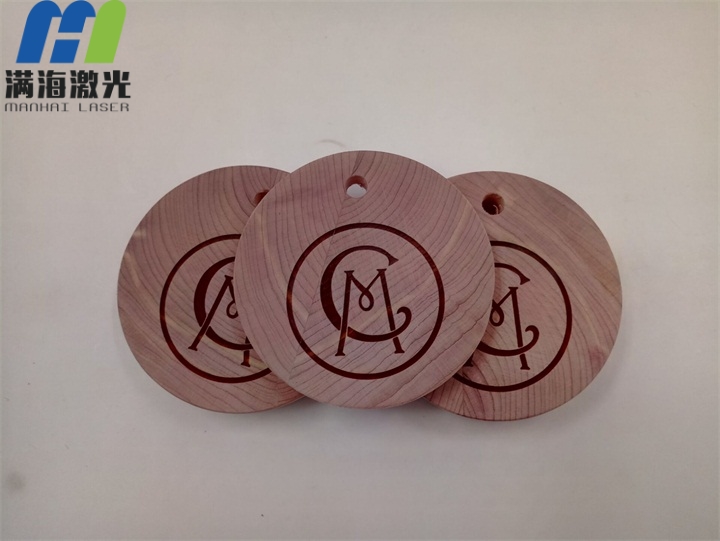 圓木掛牌激光（guāng）刻（kè）字加工