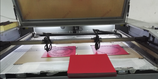 銀海酒店月（yuè）餅包裝（zhuāng）盒（hé）激（jī）光雕刻窗（chuāng）花