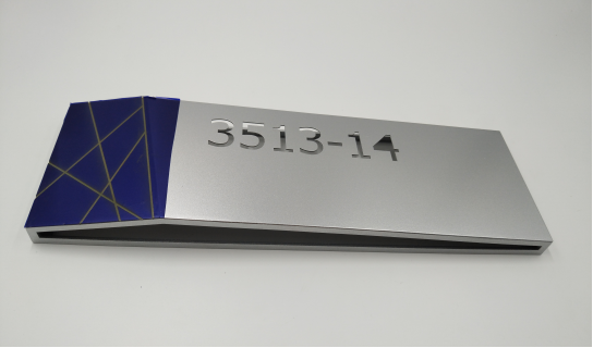 氧化（huà）鋁門牌鐳射線條後噴色工藝