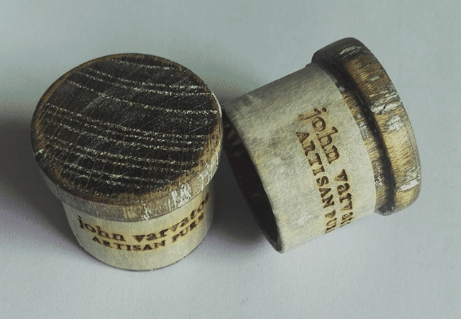 木質瓶蓋旋（xuán）轉激光（guāng）打標3