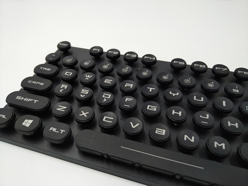 塑膠電腦鍵（jiàn）盤激光刻（kè）字