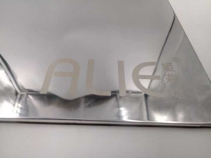 婭莉（lì）婕服飾不鏽鋼板激光鐳射