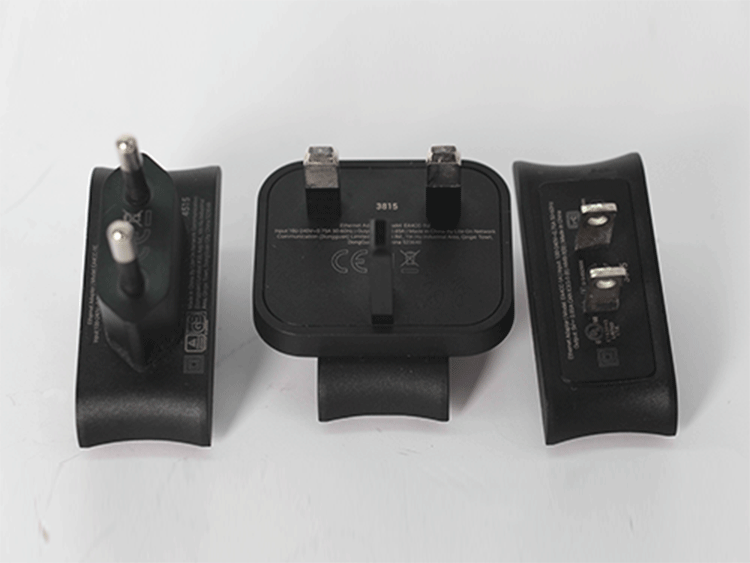 充（chōng）電（diàn）器（qì）鐳射雕刻