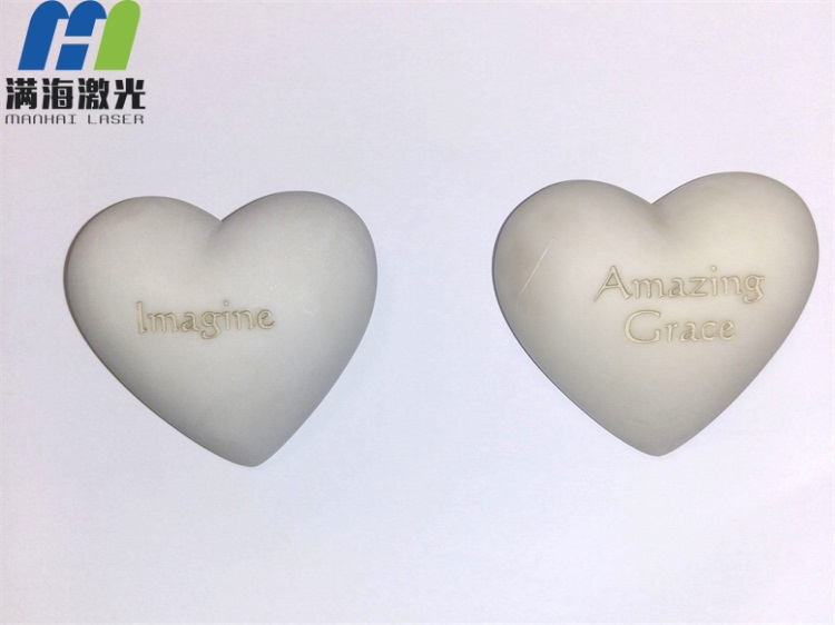 樹脂材質工藝（yì）品激光雕刻加工
