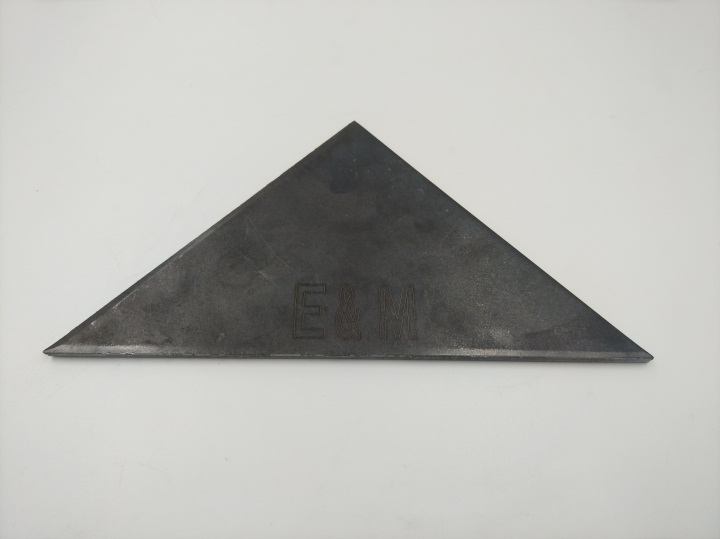 三角形形鐵板激光打標