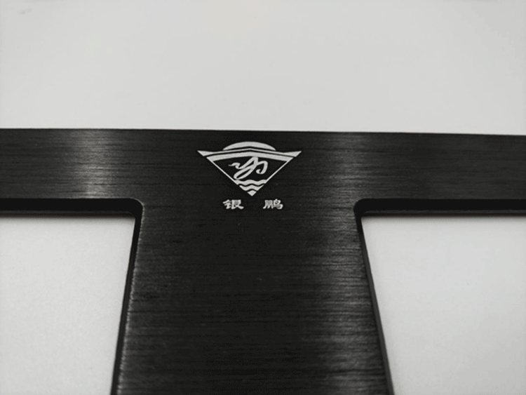 不鏽鋼美工（gōng）刀（dāo）激光刻字