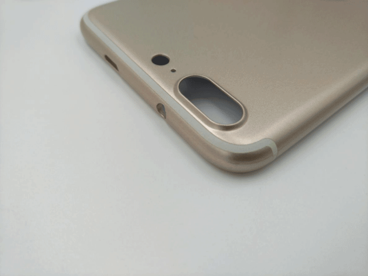 塑膠手機電池蓋（gài）激光打標