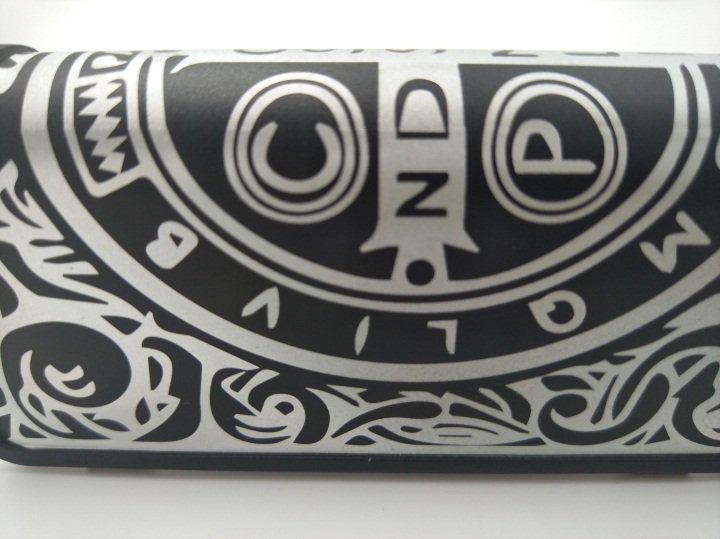 氧化（huà）鋁點煙器外殼旋轉激光鐳雕加工