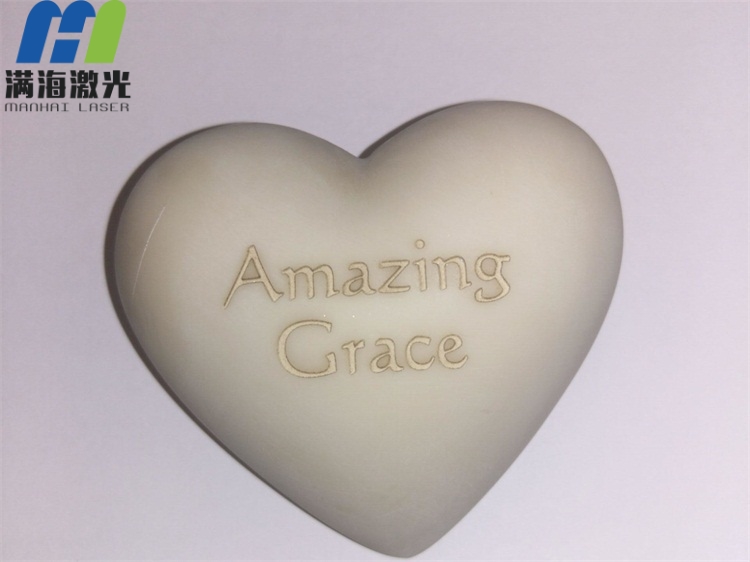 塑膠製品激光鐳雕母親節圖案