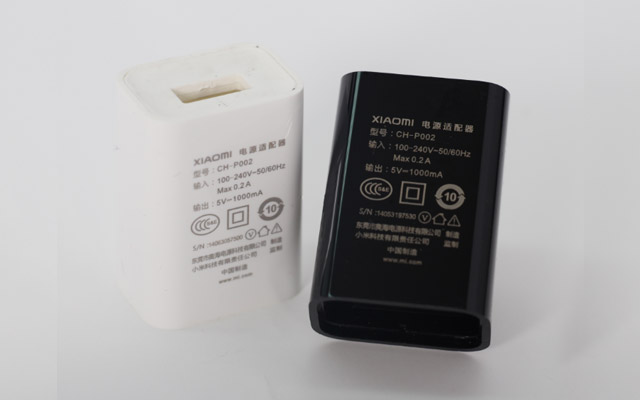 小米充電（diàn）器麵殼激光打標
